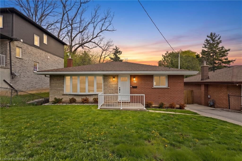 Property Photo:  