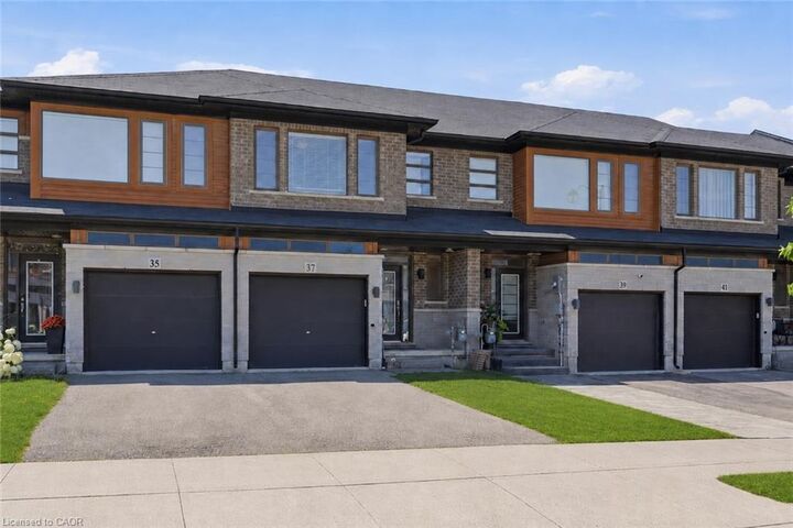 Property Photo:  