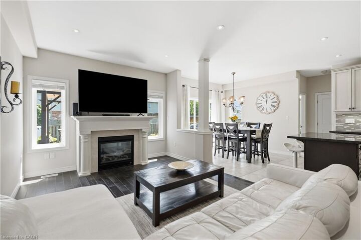 Property Photo:  