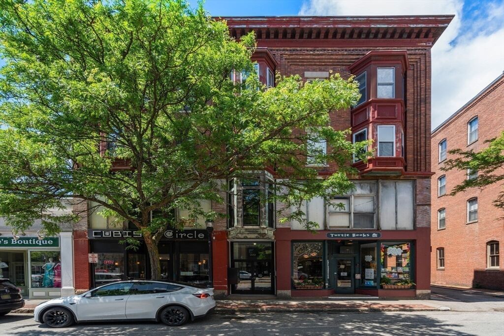 Property Photo: 220-224 Washington Street 3 MA 02445