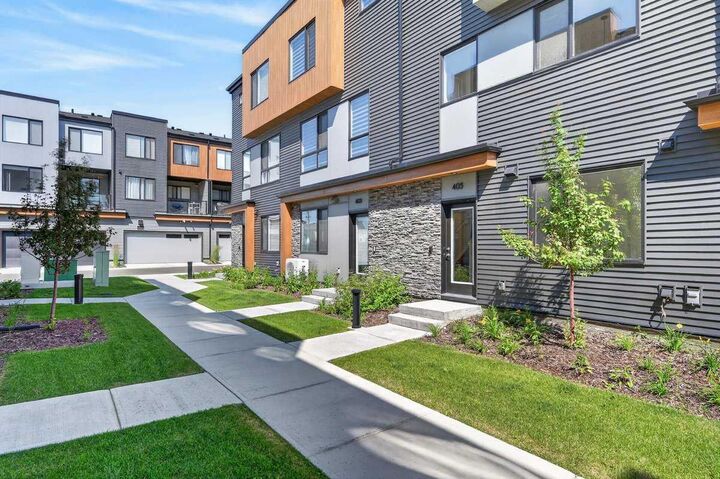 Property Photo:  81 Midtown Boulevard SW  AB T4B 4E7 