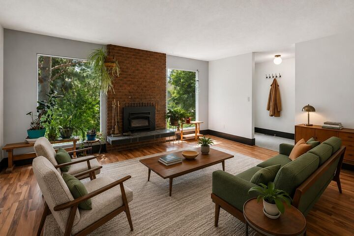 Property Photo:  2524 106 Avenue SW  AB T2W 2H9 