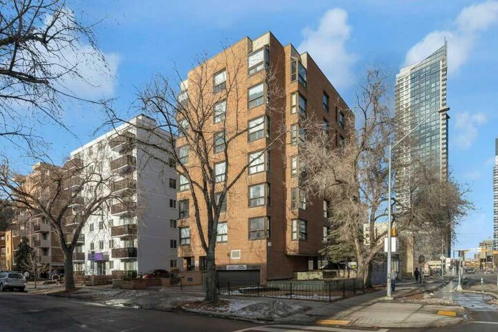 1202 13 Avenue SW 402 — photo 1