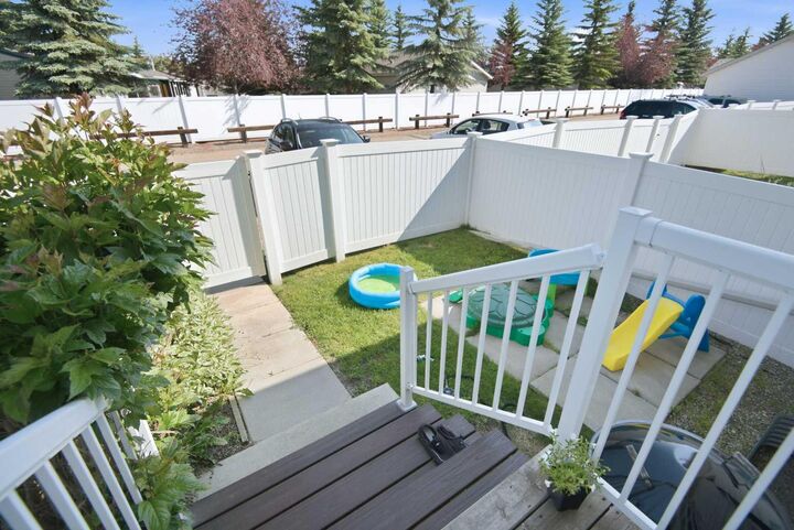 Property Photo: 33 Donlevy Avenue 147 AB T4R 3B6