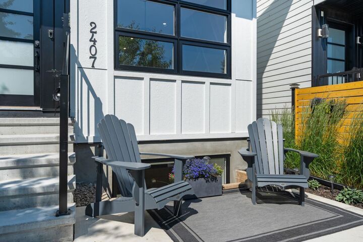 Property Photo: 2407 33 Street SW AB T3E 2T3