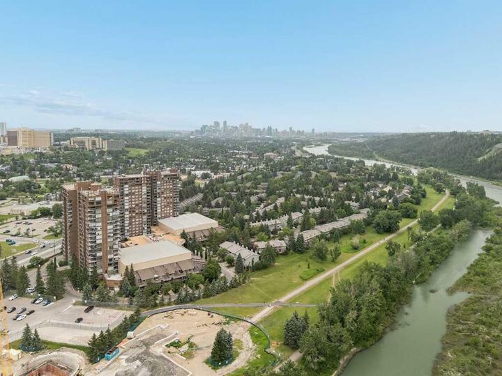 145 Point Drive NW 401 — photo 1