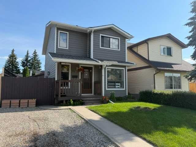Property Photo: 96 Abberfield Crescent NE AB T2A 6N6