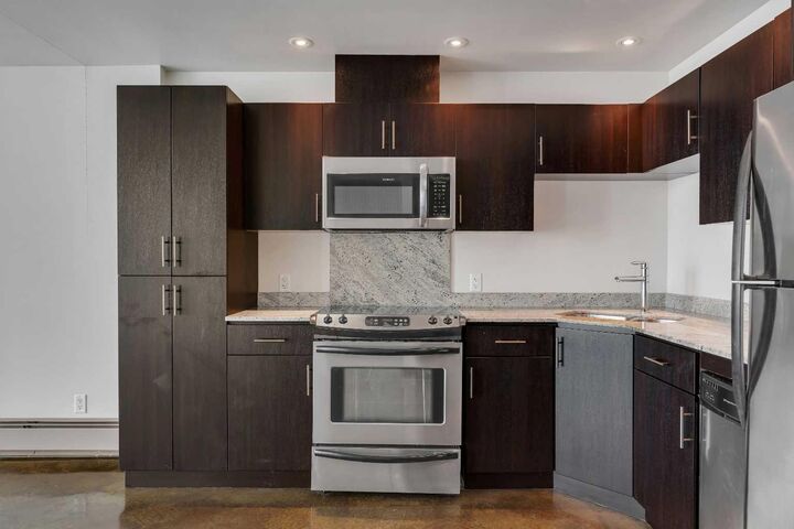 Property Photo: 135 13 Avenue SW 1106 AB T2R 0W8