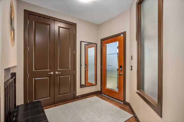 Property Photo:  156 Everoak Close SW  AB T2Y 0C2 