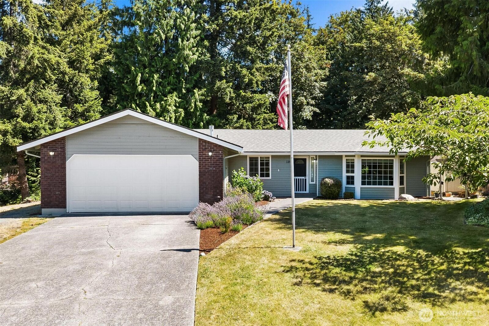 Property Photo:  118 N 38th Place  WA 98273 