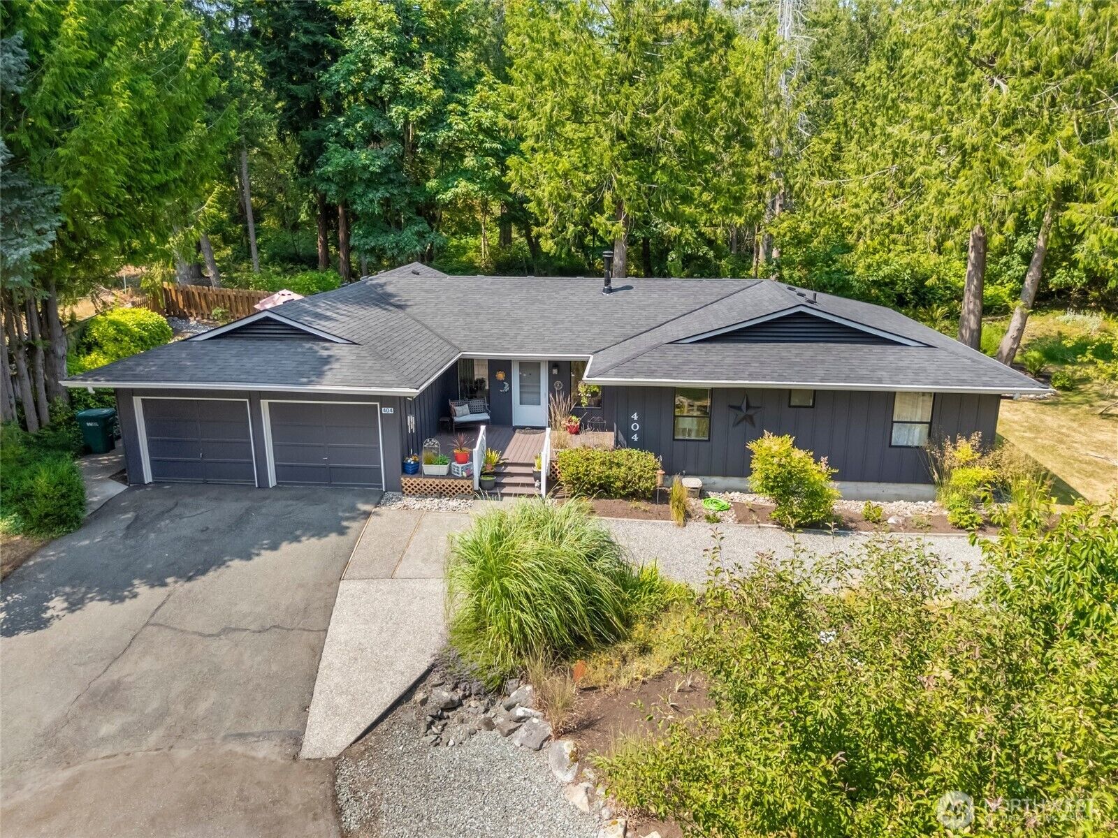 Property Photo:  404  Nooksack Place  WA 98257 