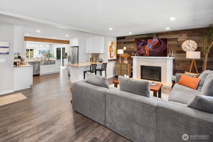 Property Photo: 5011 Seahurst Avenue WA 98203