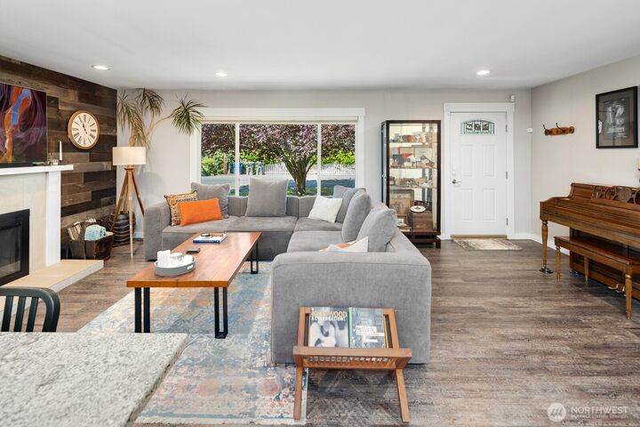 Property Photo: 5011 Seahurst Avenue WA 98203