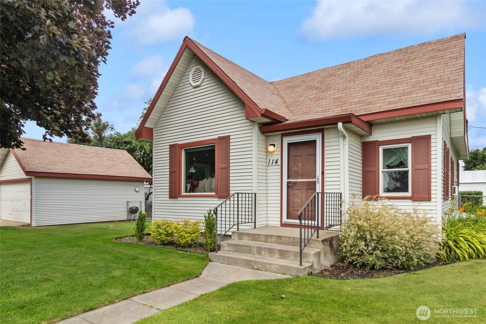 Property Photo:  114  Logan Street  WA 99122 