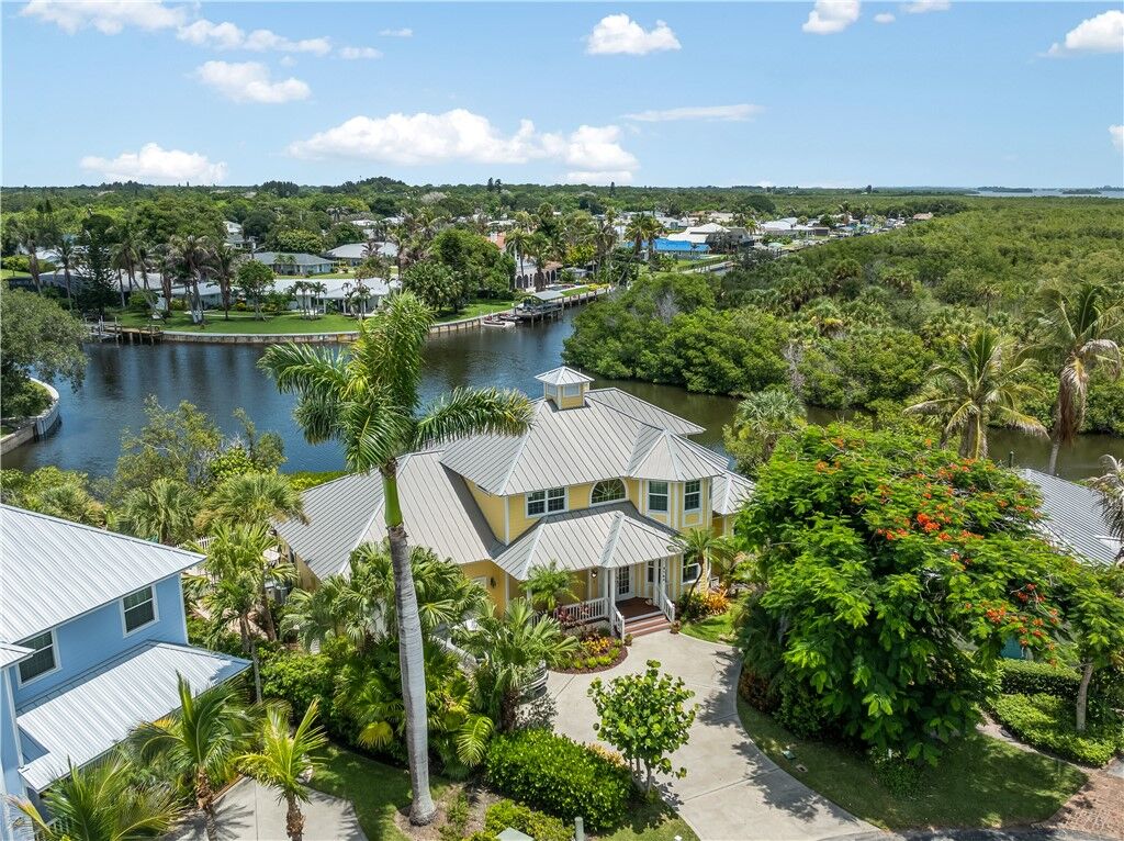 Property Photo:  2165 6th Court SE  FL 32962 