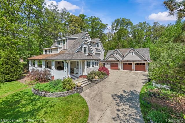 Property Photo:  1041 Greentree Road  MI 48304 