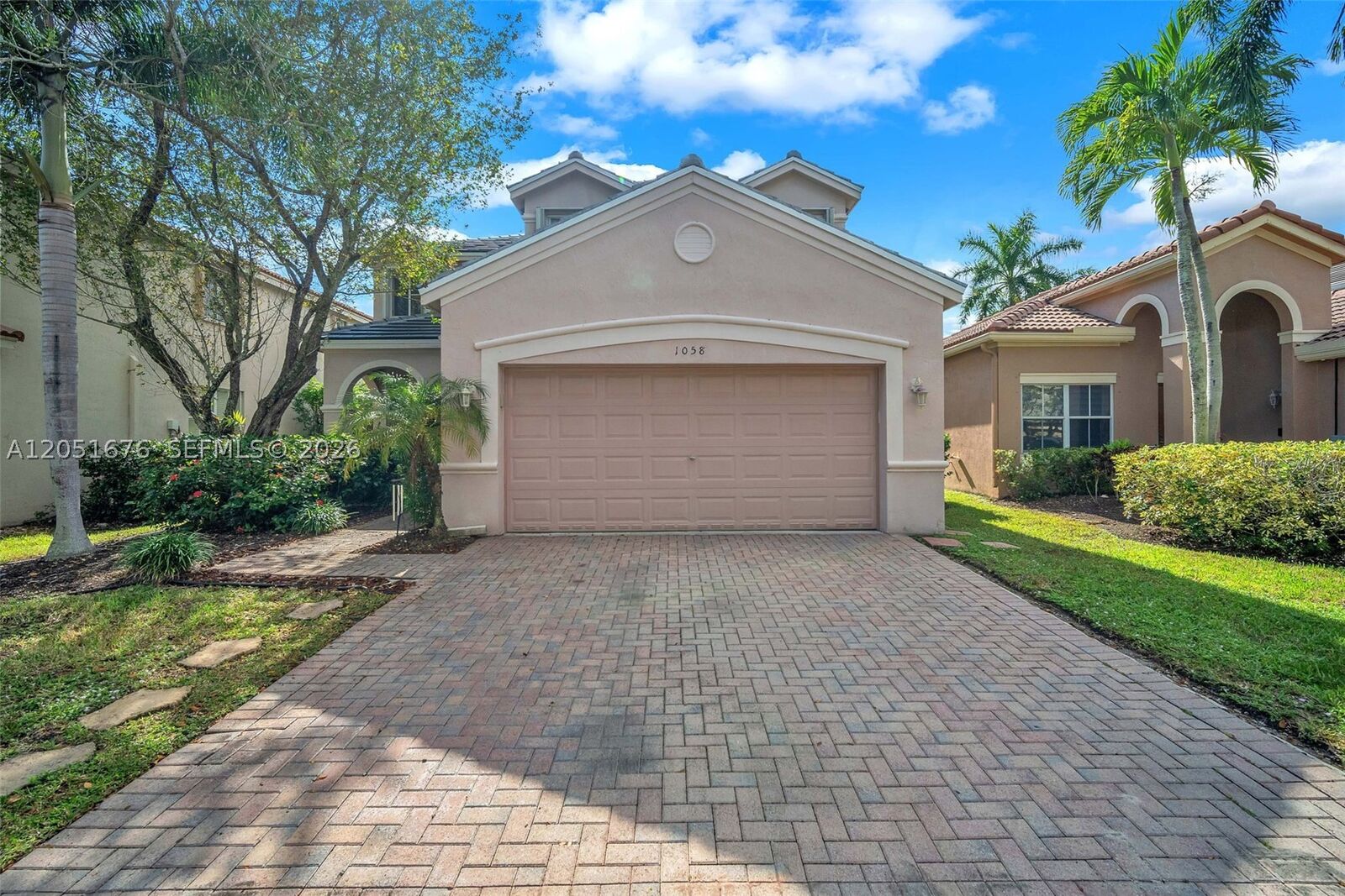 Property Photo:  1058 Tupelo Way  FL 33327 