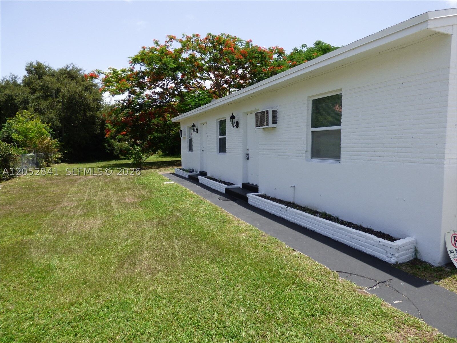 Property Photo: 2322 Johnson St 1 FL 33020