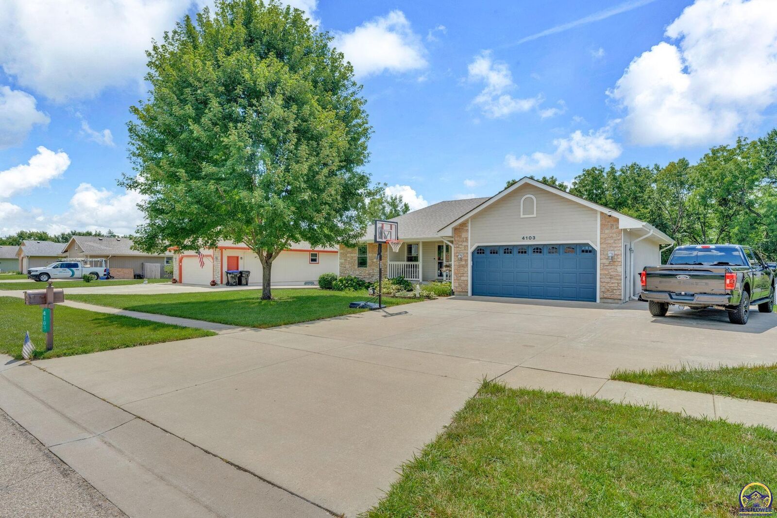 Property Photo:  4103 SE 23rd Ter  KS 66542 
