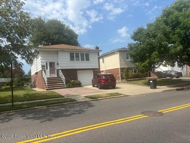 Property Photo:  378 Clarke Avenue  NY 10306 