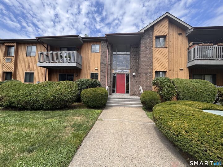 Property Photo:  5 Riverview Drive 5  CT 06606 