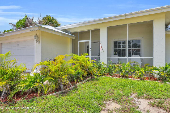 Property Photo: 1295 12th Avenue SW FL 32962