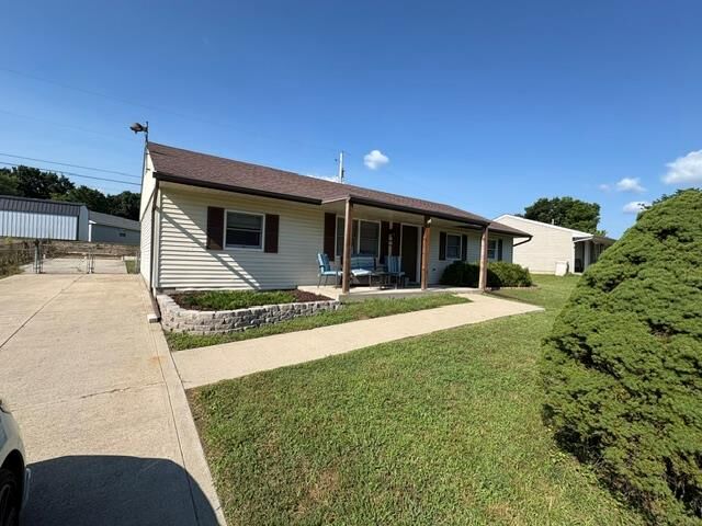 Property Photo: 124 Waverly Gables Blvd. OH 45690