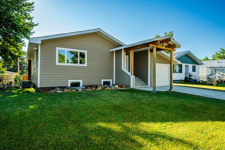Property Photo: 735 N Carrington Avenue WY 82834