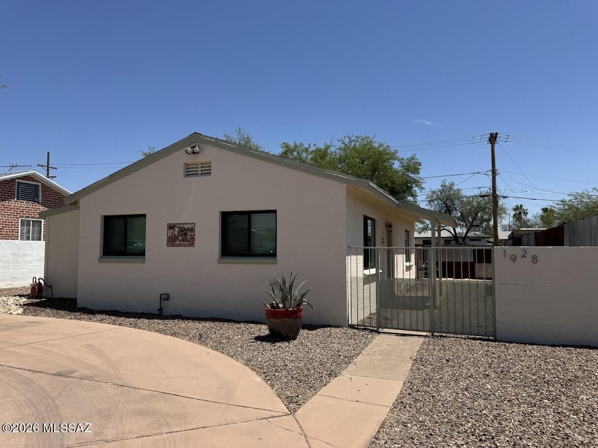 Property Photo:  1928 E Copper Street  AZ 85719 