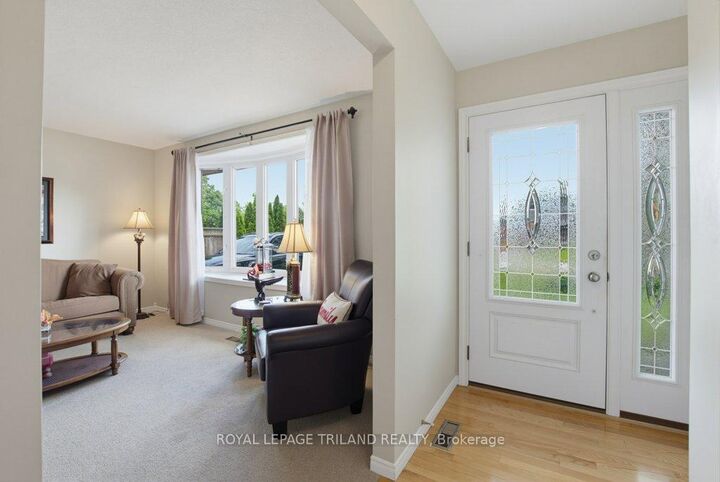 Property Photo:  5 Warren Crescent  ON N5P 3Z1 