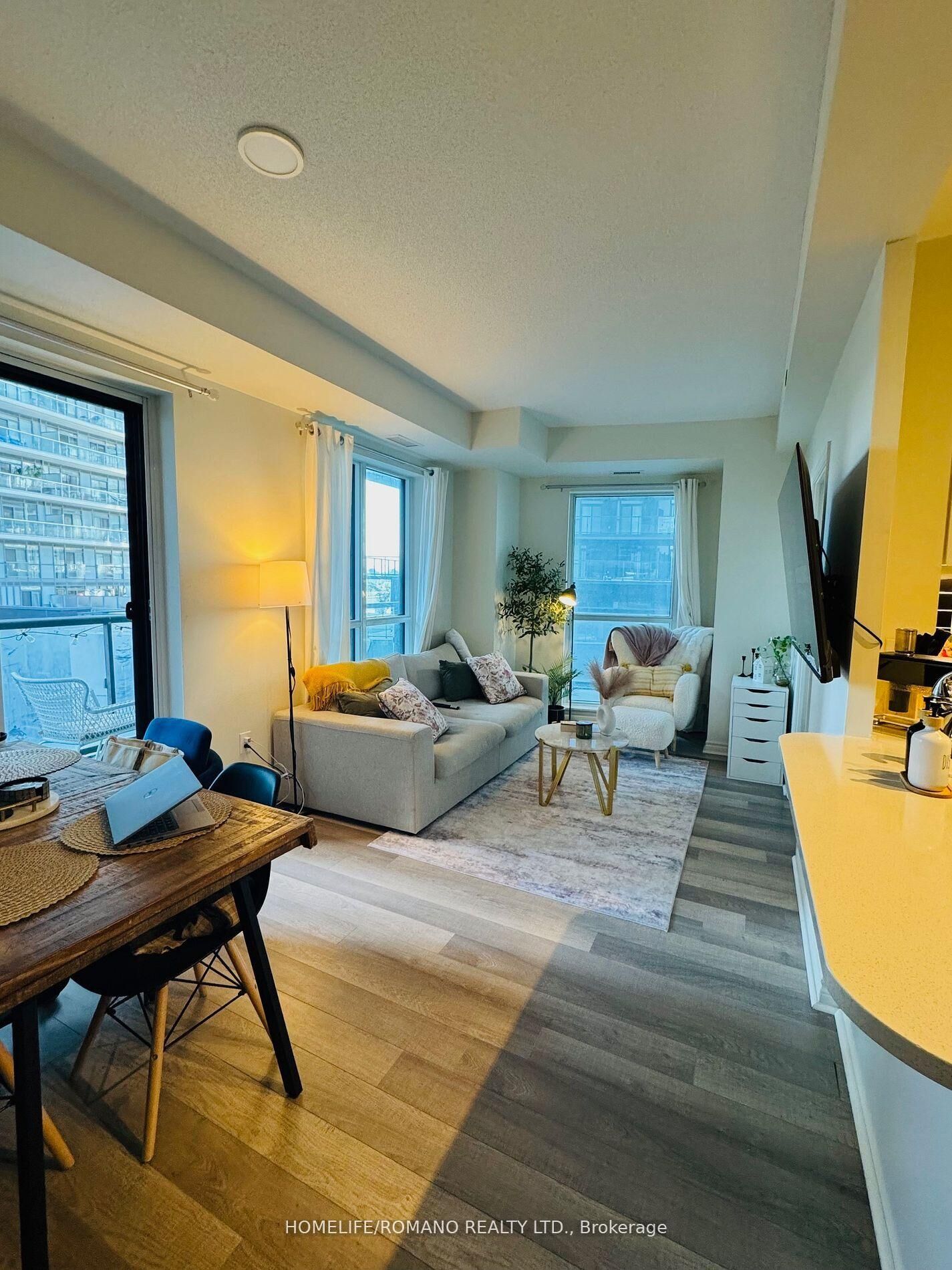 Property Photo:  39 Annie Craig Drive 605  ON M8V 0H1 