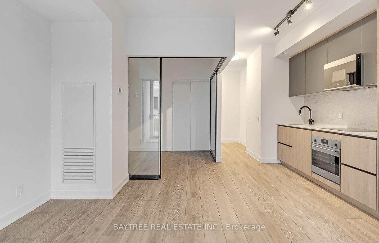 Property Photo:  108 Peter Street 2703  ON M5V 2G7 