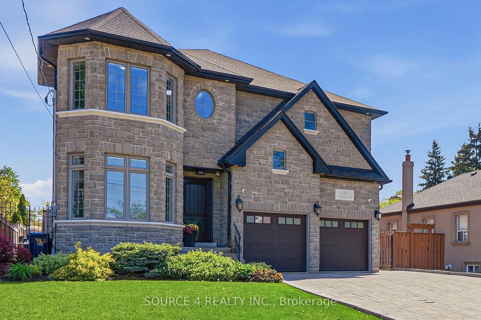 Property Photo:  39 Amesbury Drive  ON M6M 4H5 