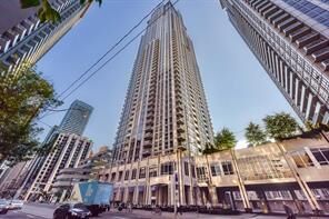 Property Photo: 763 Bay Street 2610 ON M5G 2R3