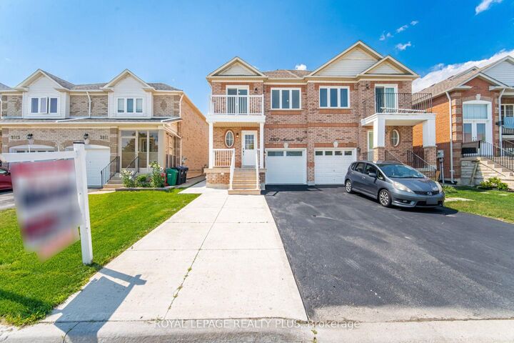Property Photo: 3907 Manatee Way ON L5M 6P5