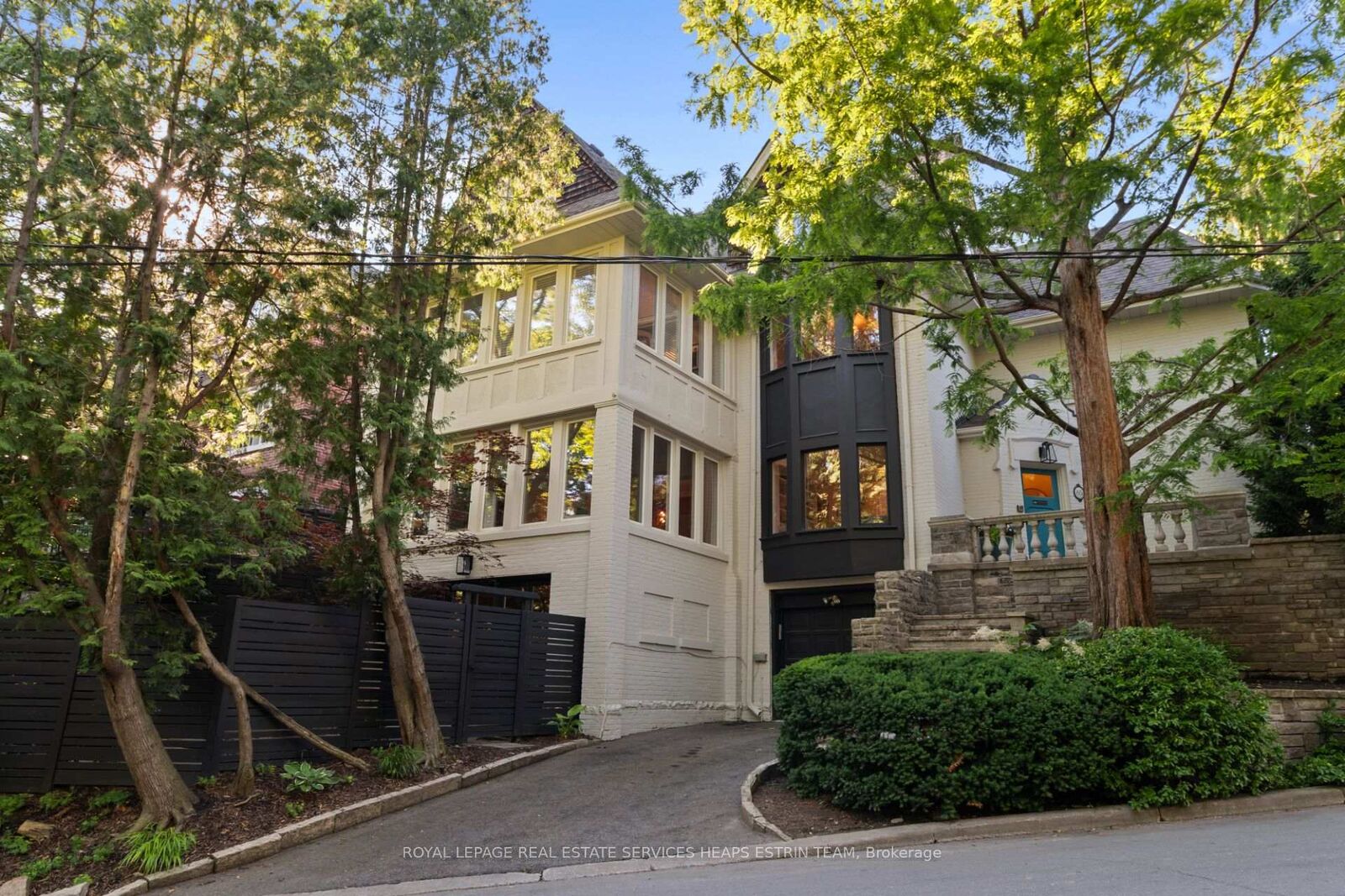 Photo de la propriété:  65 Highland Avenue  ON M4W 2A2 