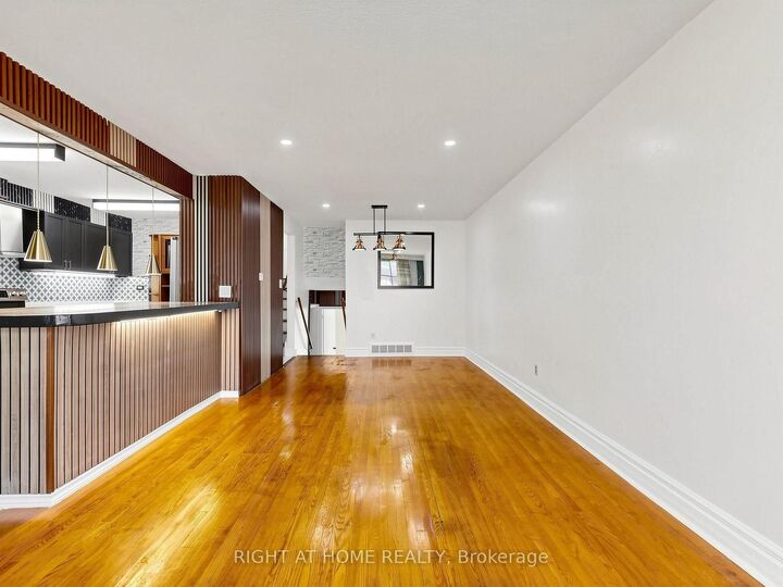 Property Photo:  65 Darlingside Drive  ON M1E 3P2 