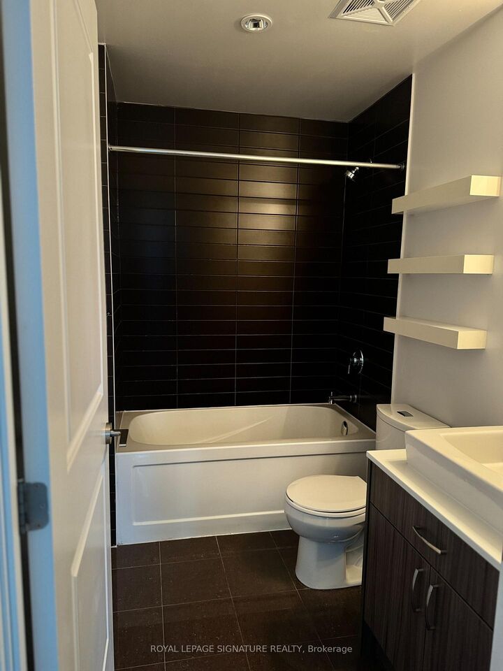 Property Photo:  9205 Yonge Street 808  ON L4C 1V5 