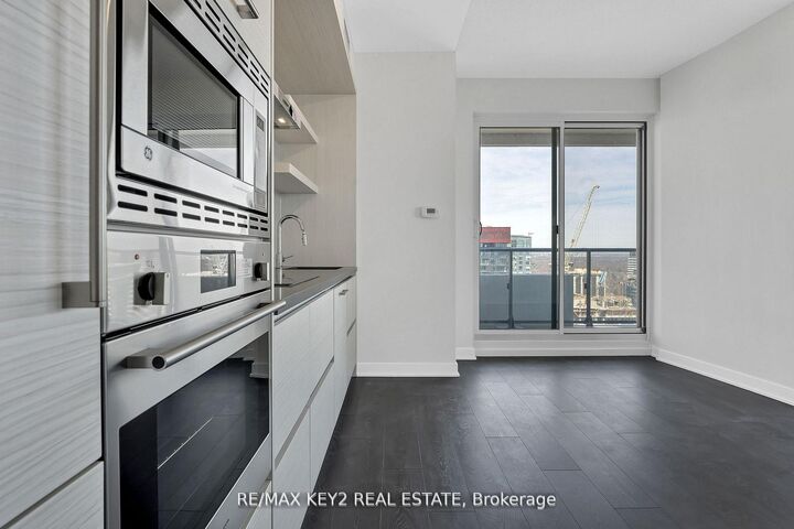 Property Photo:  2221 Yonge Street 3402  ON M4S 0B8 