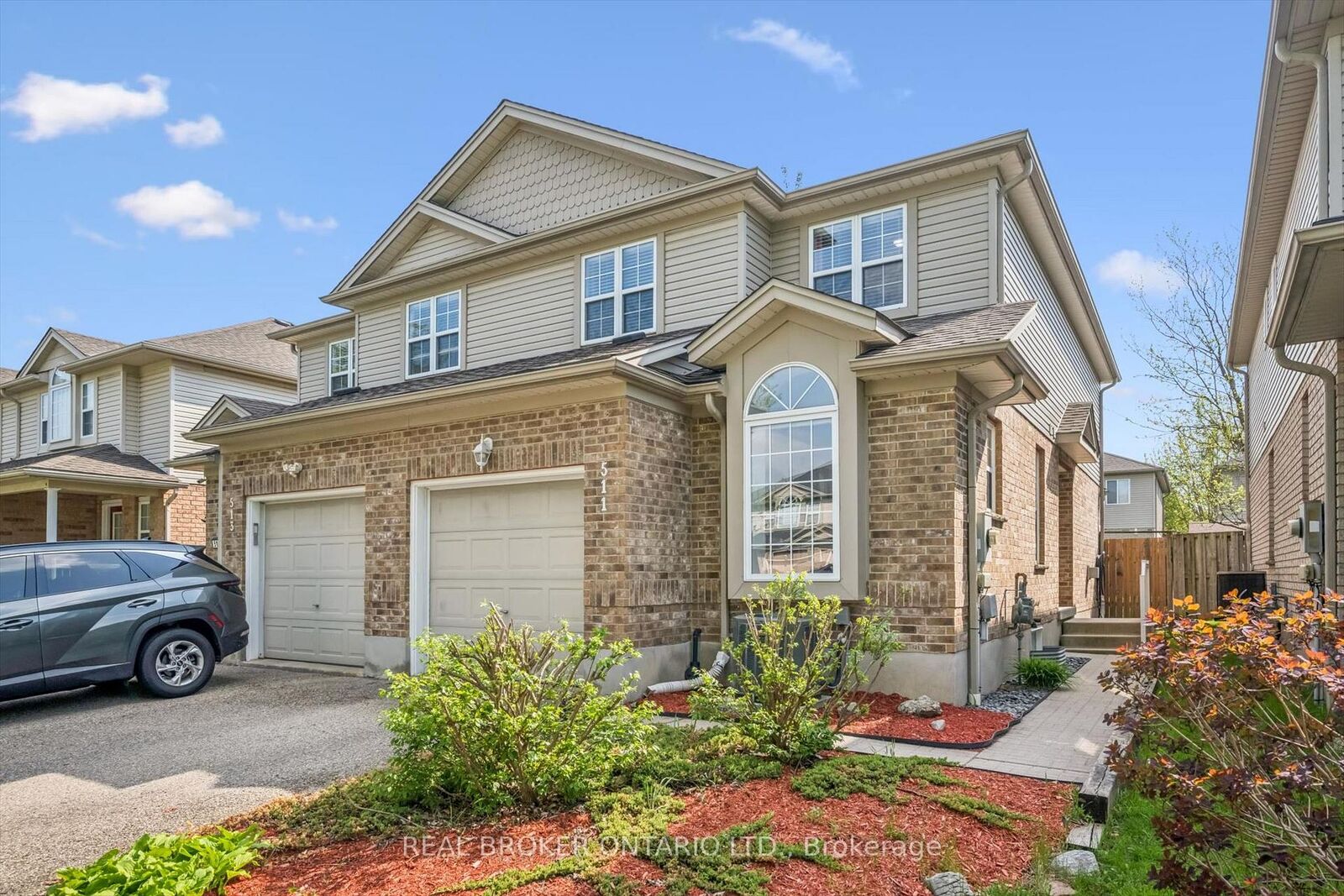 Property Photo: 511 Dansbury Drive ON N2K 4K8