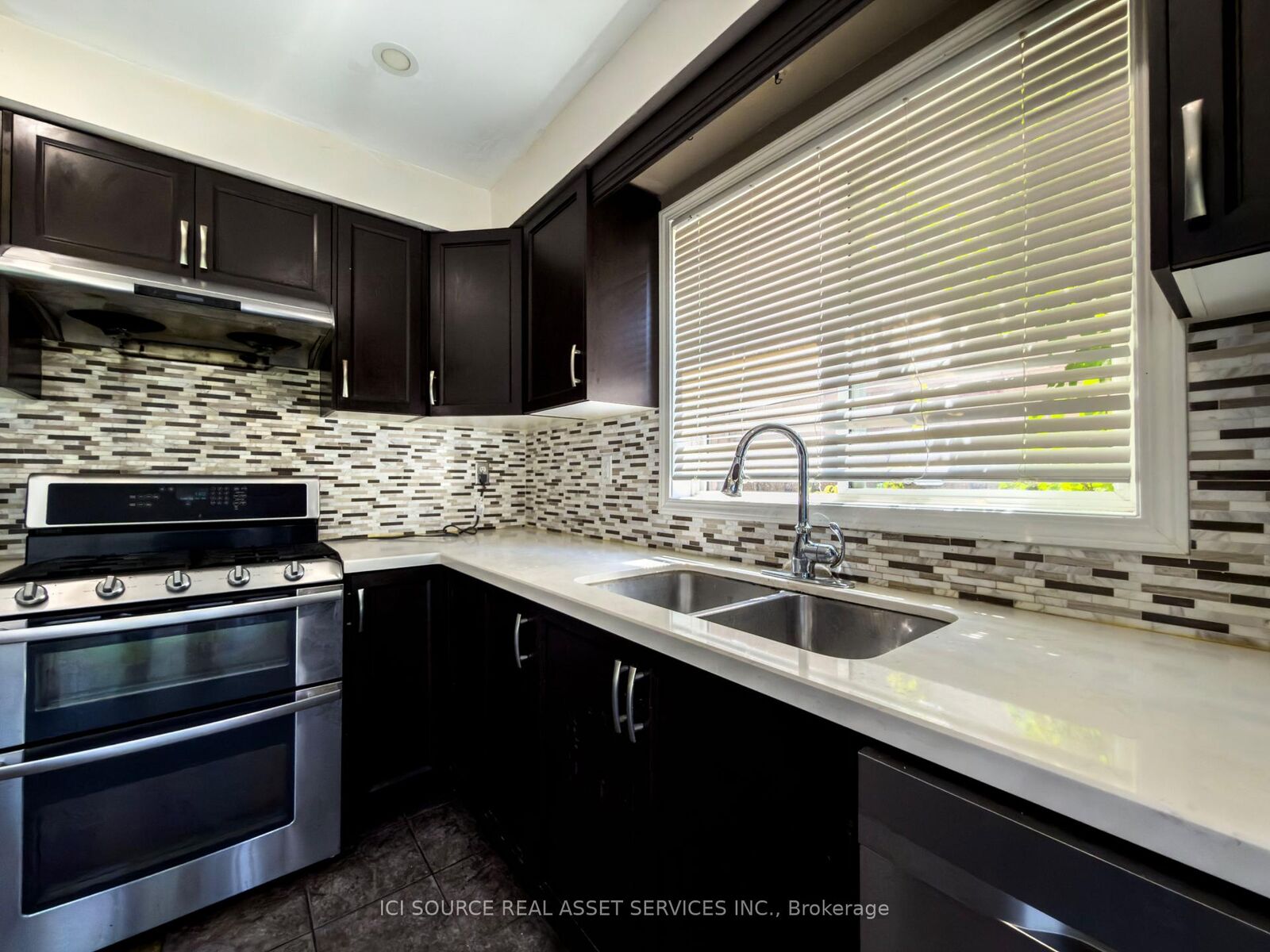 Property Photo:  1573 Evans Terrace  ON L9T 5J4 