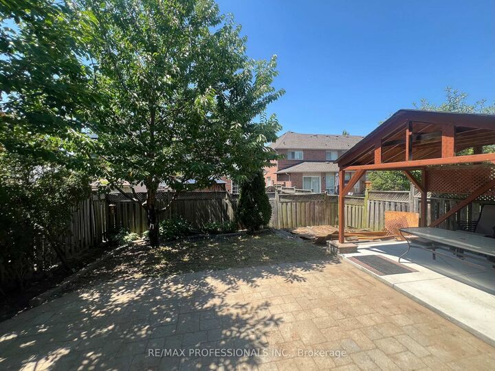 Property Photo: 3895 Henrietta Way Main ON L5M 7Y4