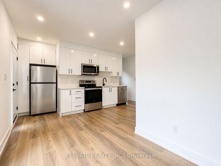 Property Photo:  76 Burnaby Boulevard  ON M5N 1G4 