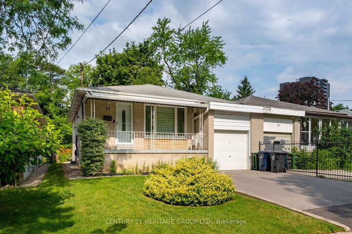 Property Photo:  33 Elise Terrace  ON M2R 2W9 