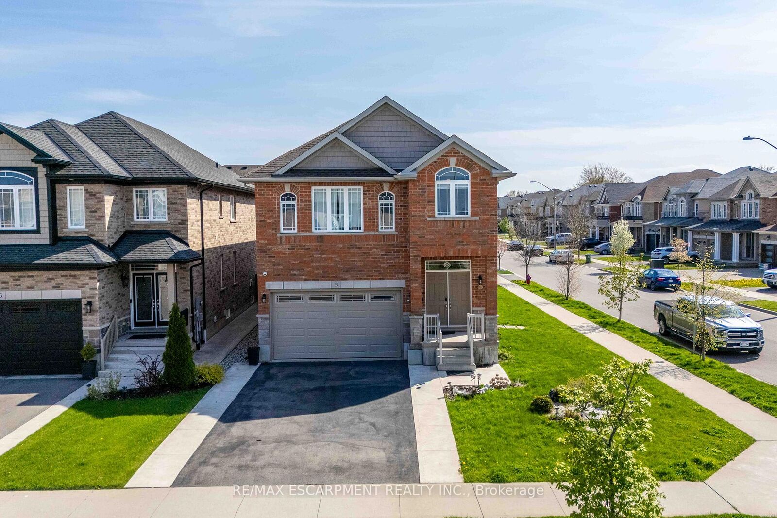 Property Photo: 3 Narbonne Crescent ON L8J 1P0