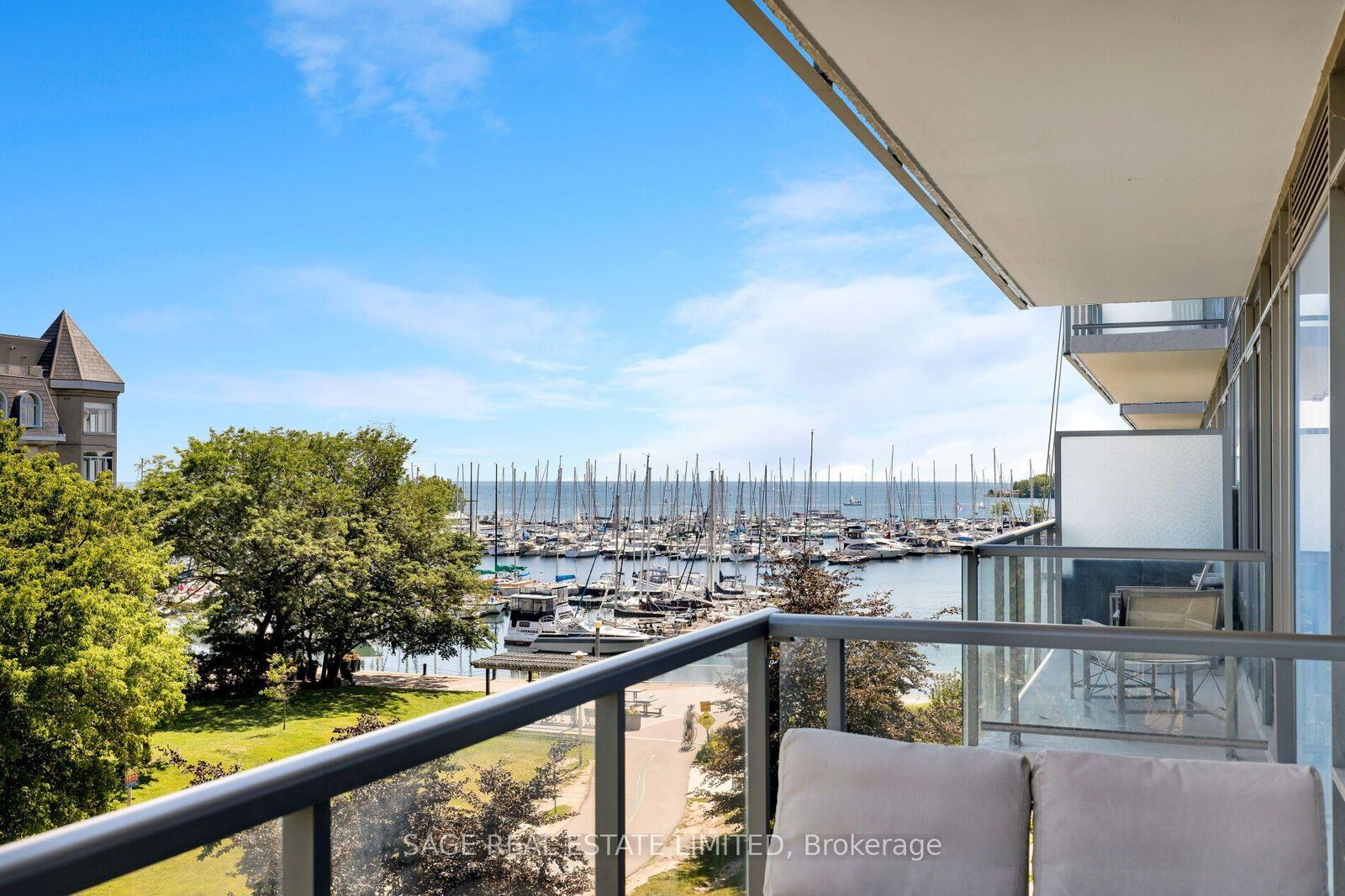 Property Photo: 90 Stadium Road 414 ON M5V 3W5