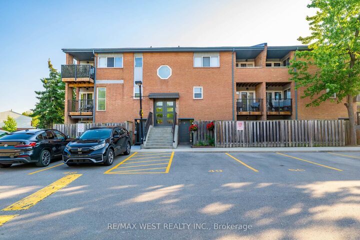 Property Photo: 2866 Battleford Road 3D ON L5N 3L3
