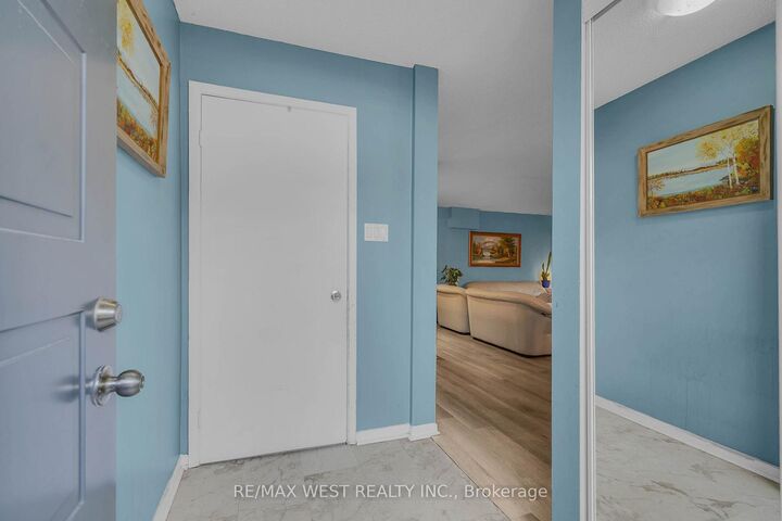 Property Photo: 2866 Battleford Road 3D ON L5N 3L3