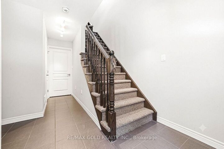 Property Photo:  4 Bird Lane  ON L9G 0G7 