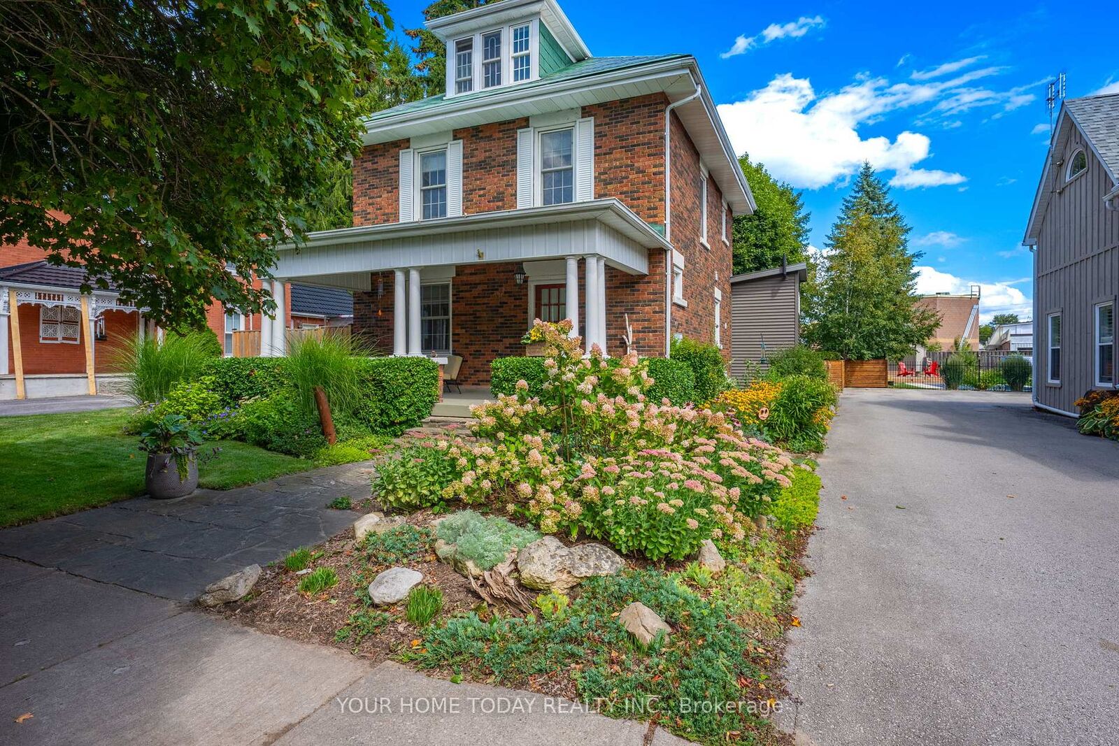 Property Photo:  17 Park Avenue  ON L7J 1Y3 